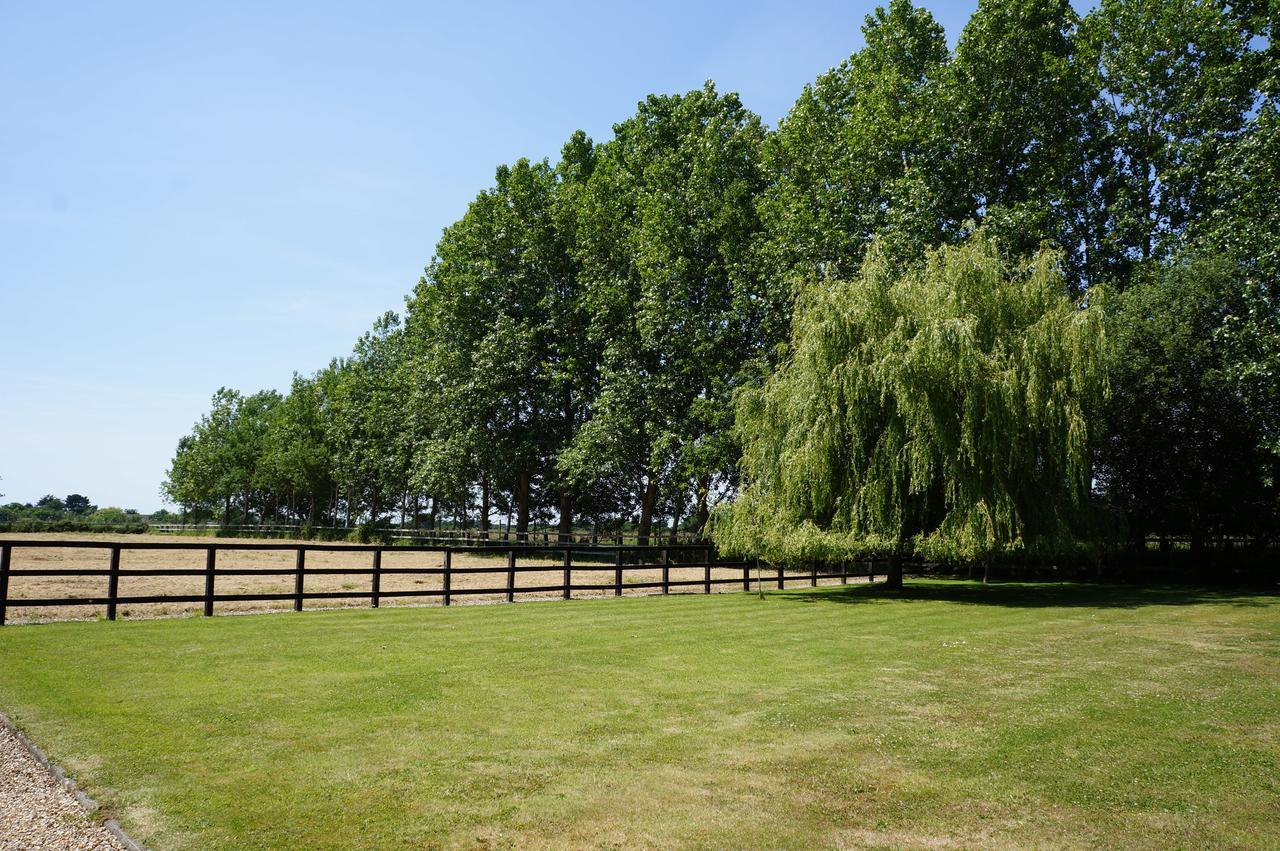 The Olde Barn Bed & Breakfast Lymington Exterior photo
