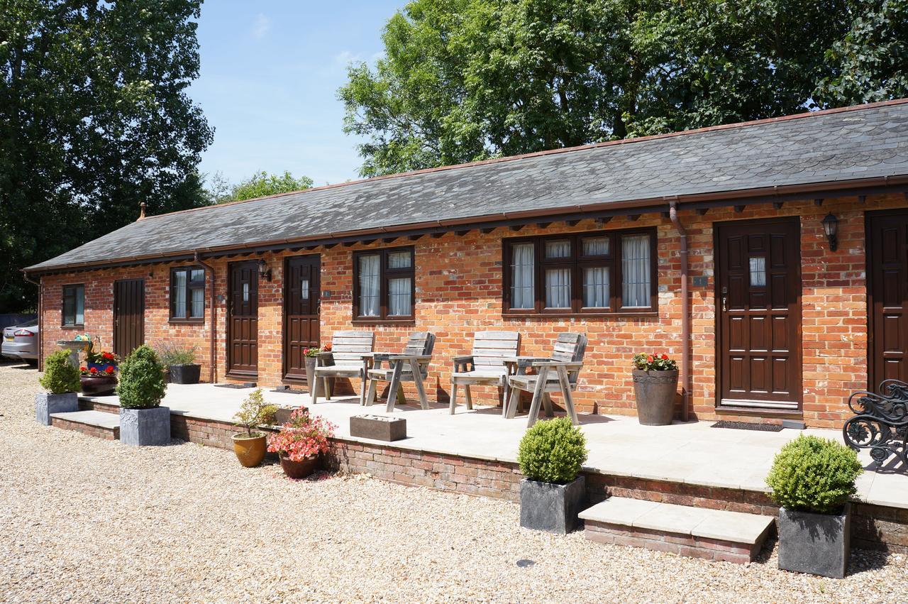 The Olde Barn Bed & Breakfast Lymington Exterior photo