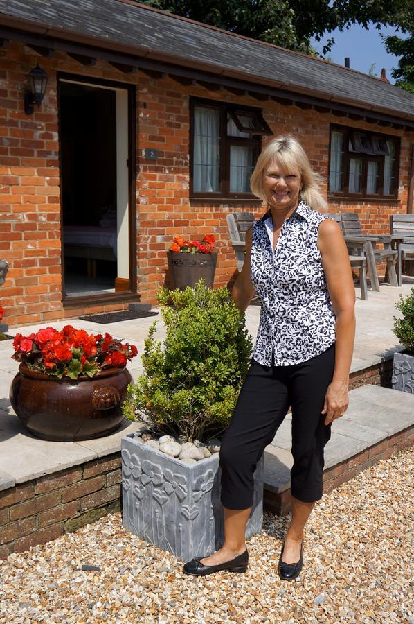 The Olde Barn Bed & Breakfast Lymington Exterior photo