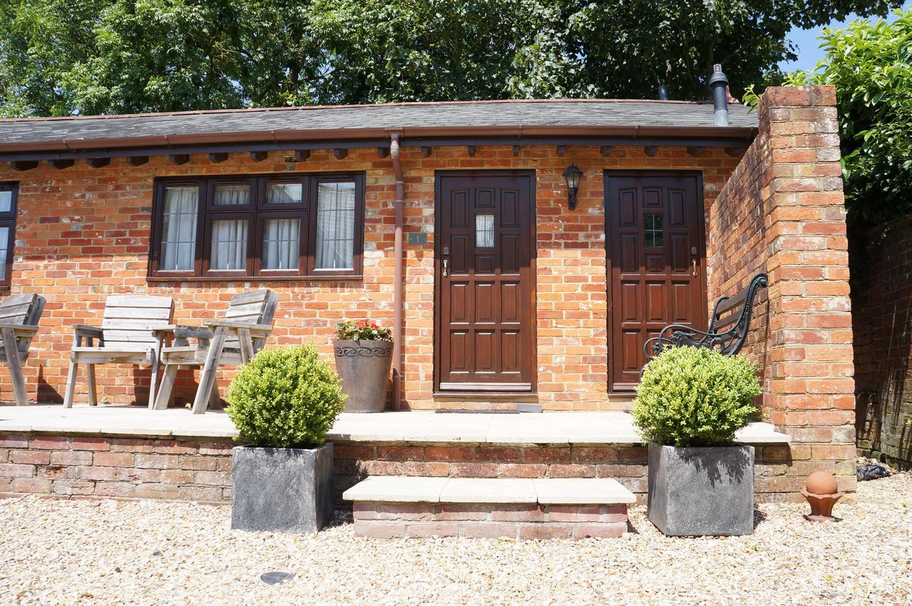 The Olde Barn Bed & Breakfast Lymington Exterior photo